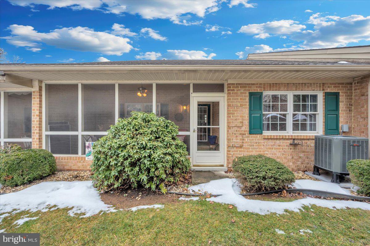 SUMMERLAND MANOR - Residential