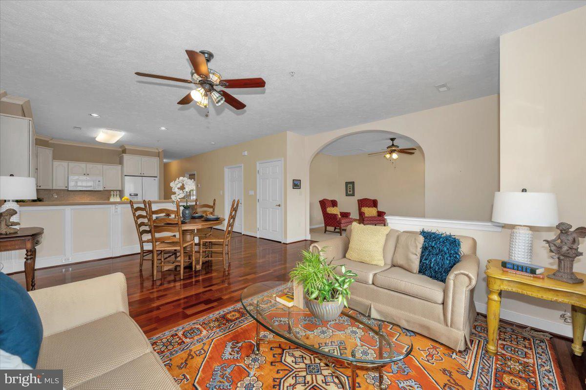 SUMMERLAND MANOR - Residential