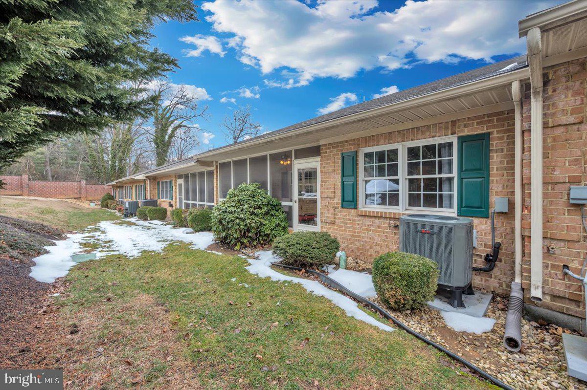 SUMMERLAND MANOR - Residential