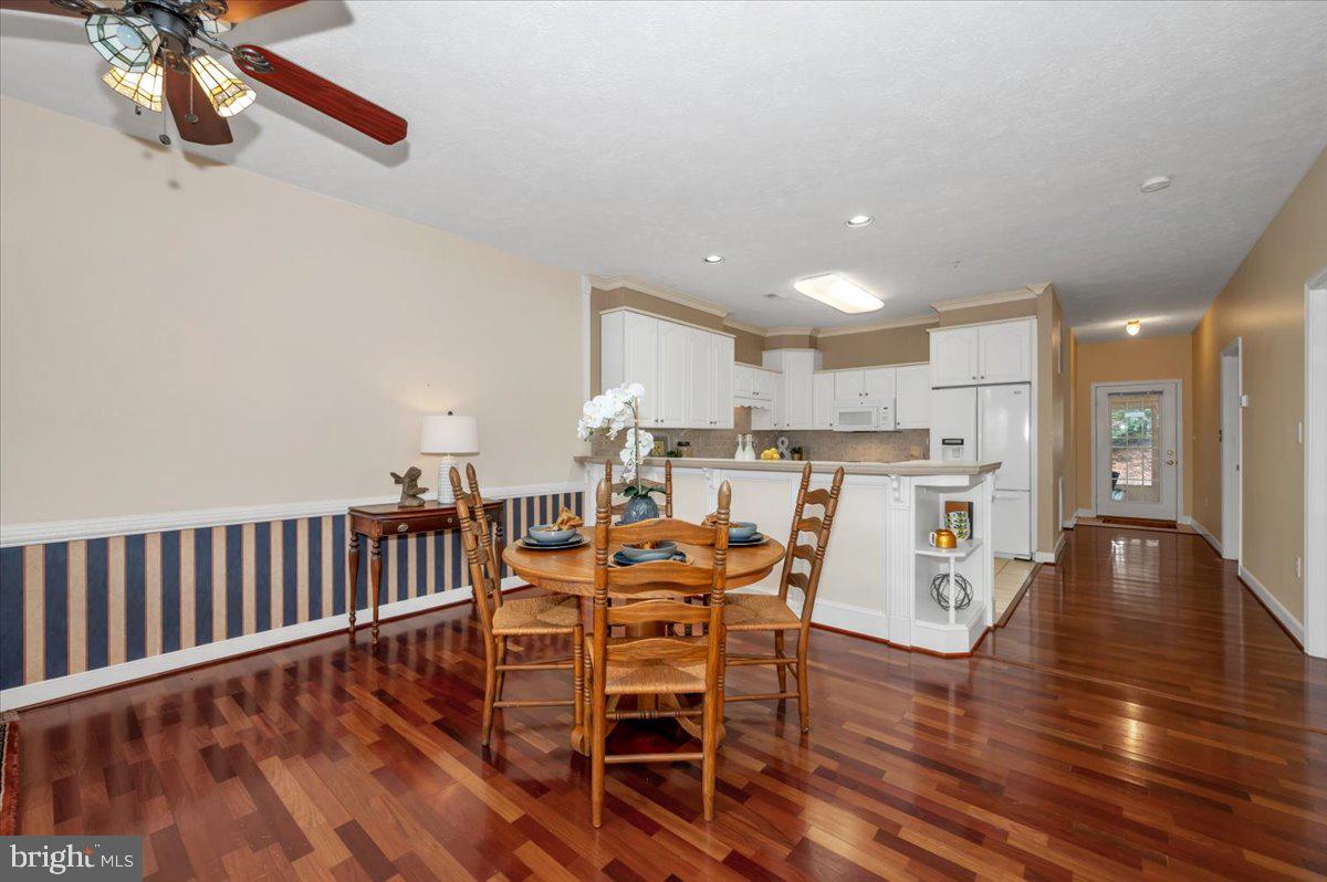 SUMMERLAND MANOR - Residential