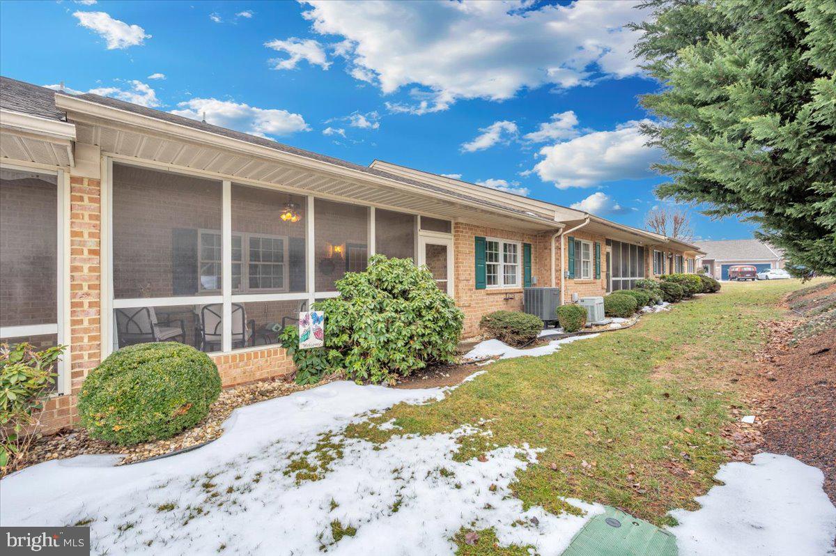 SUMMERLAND MANOR - Residential