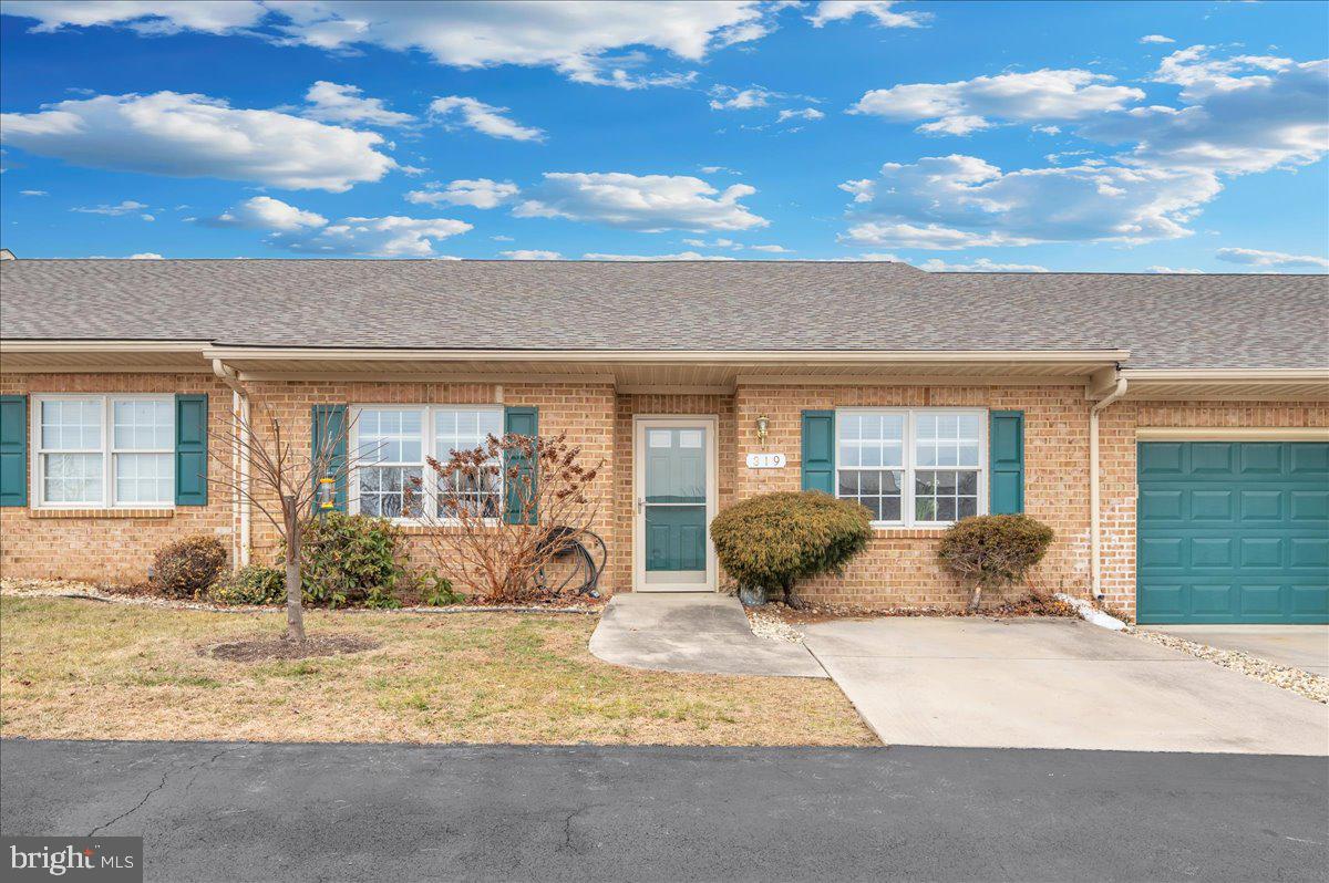 SUMMERLAND MANOR - Residential