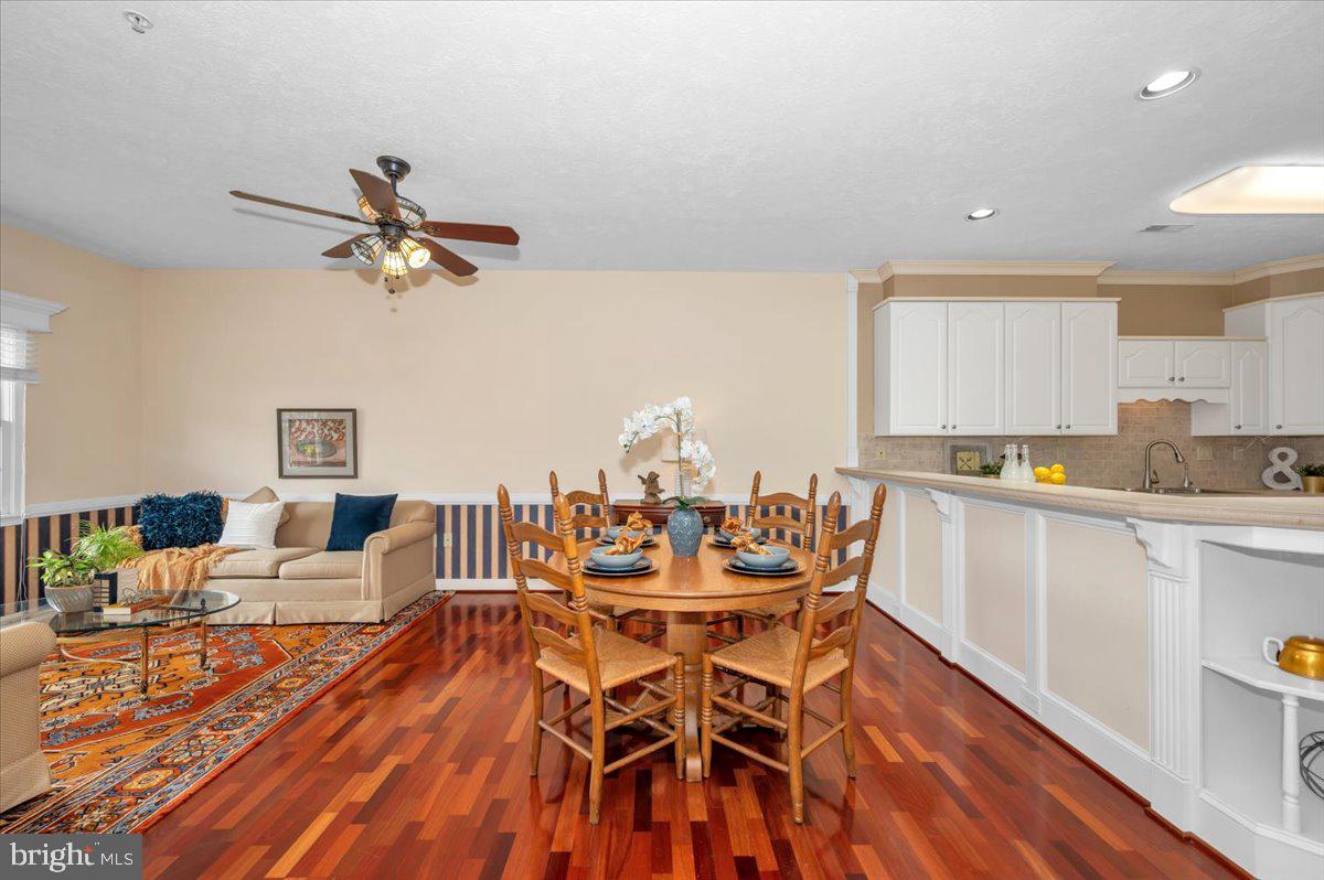 SUMMERLAND MANOR - Residential