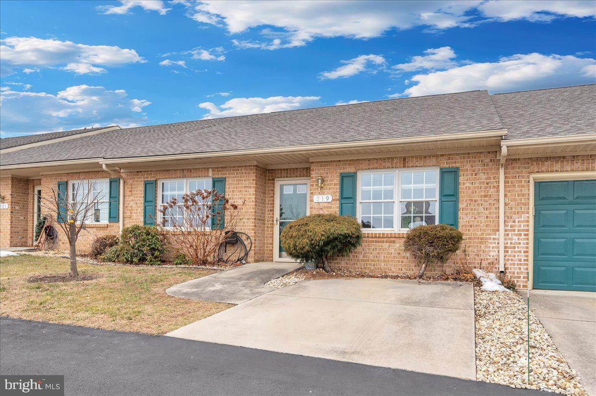 SUMMERLAND MANOR - Residential