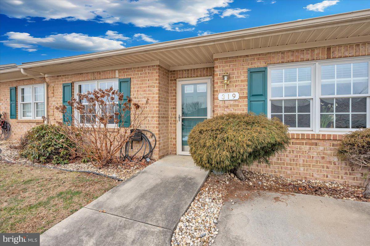 SUMMERLAND MANOR - Residential