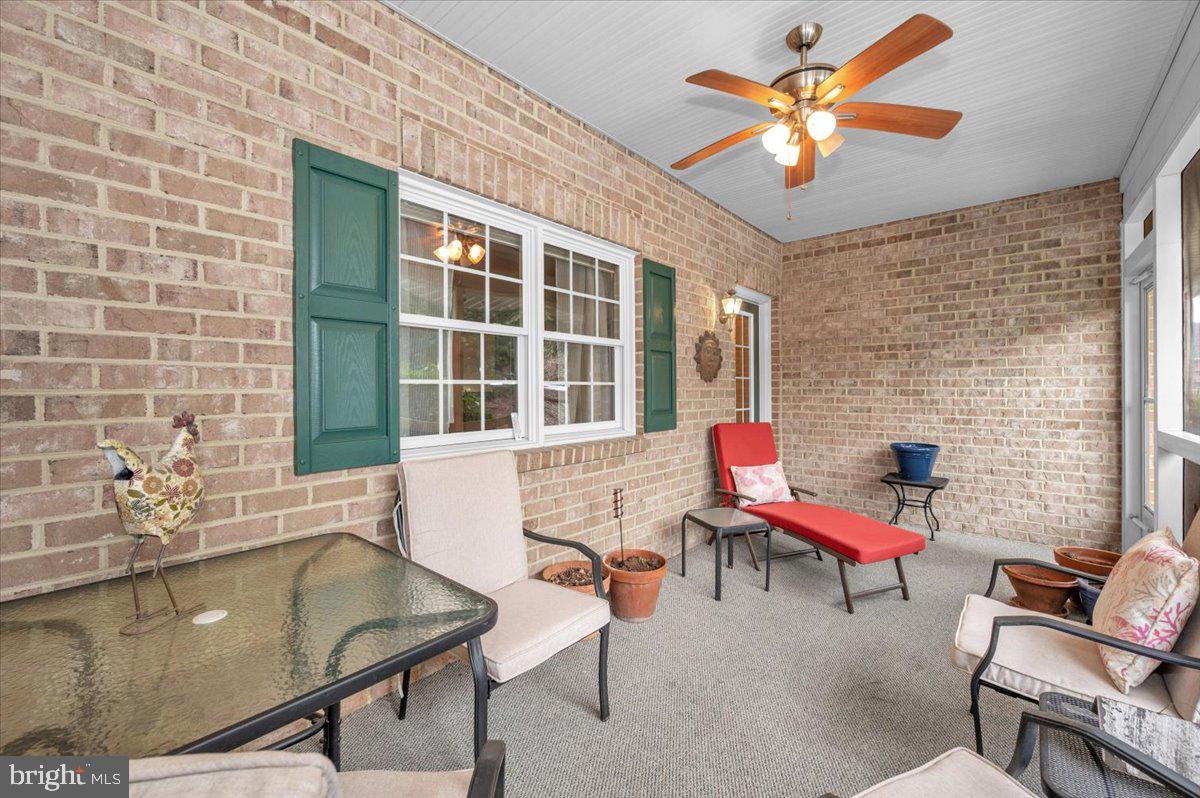 SUMMERLAND MANOR - Residential