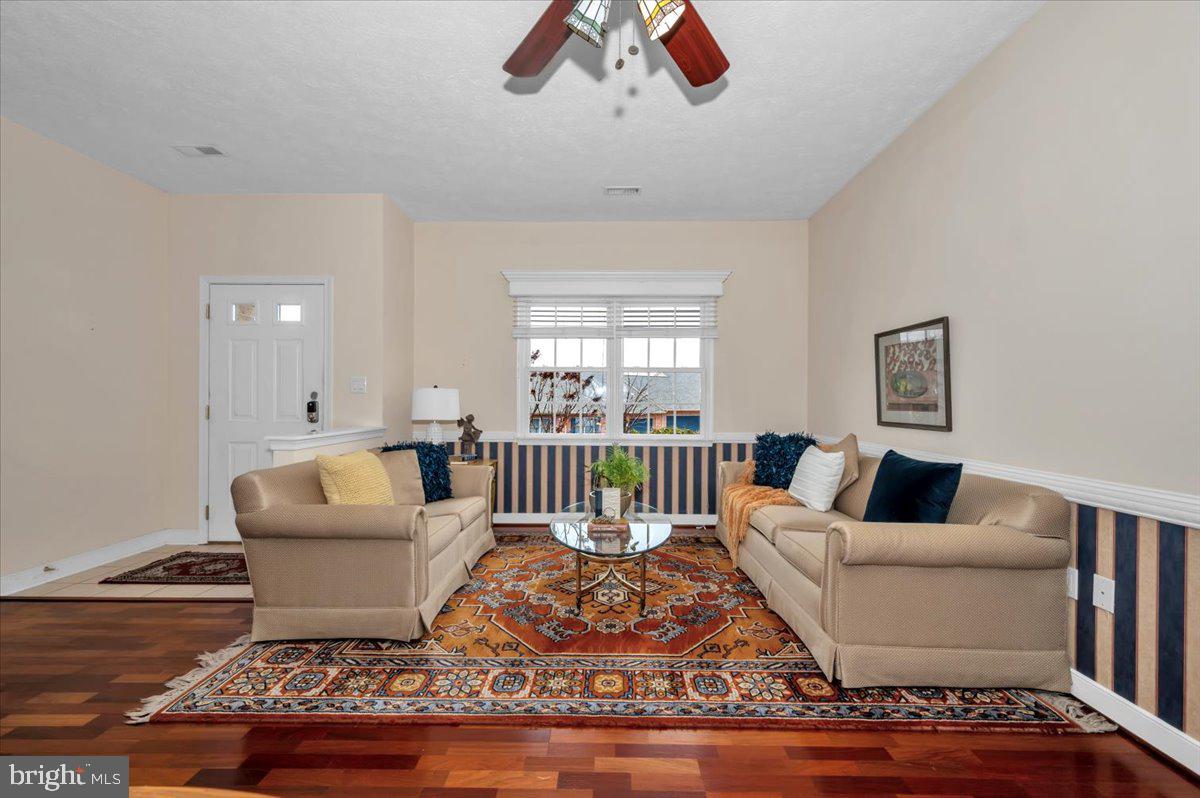 SUMMERLAND MANOR - Residential