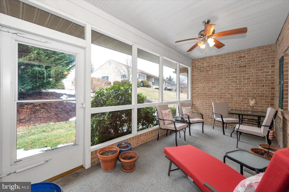 SUMMERLAND MANOR - Residential