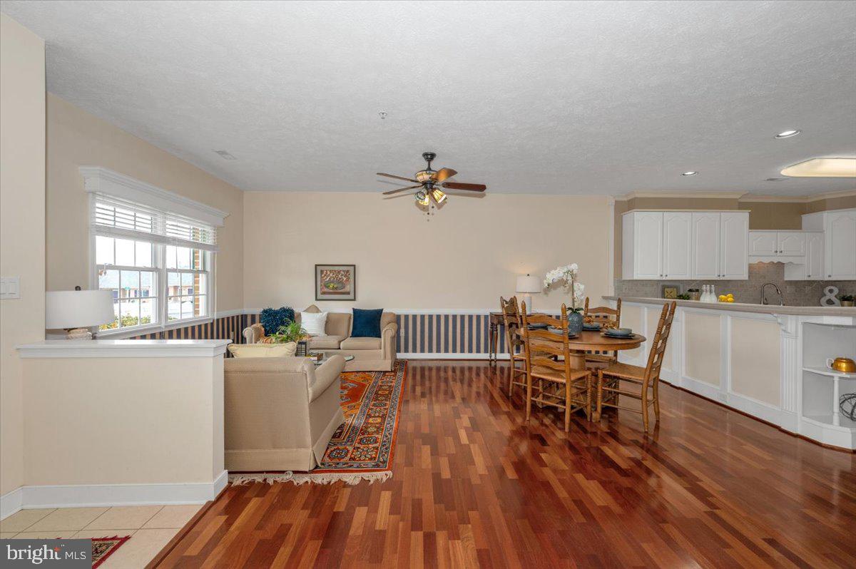 SUMMERLAND MANOR - Residential