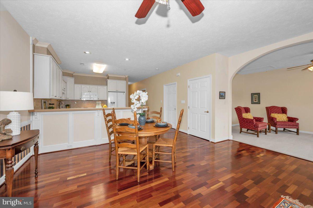 SUMMERLAND MANOR - Residential