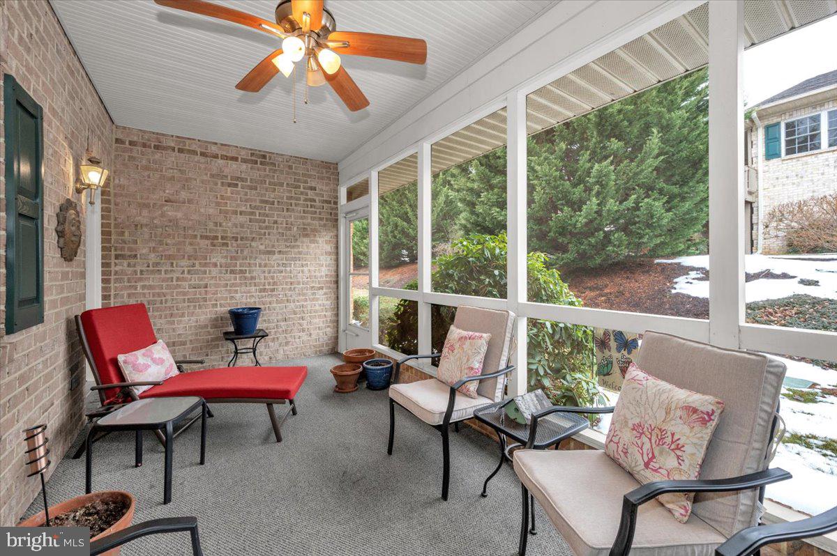 SUMMERLAND MANOR - Residential