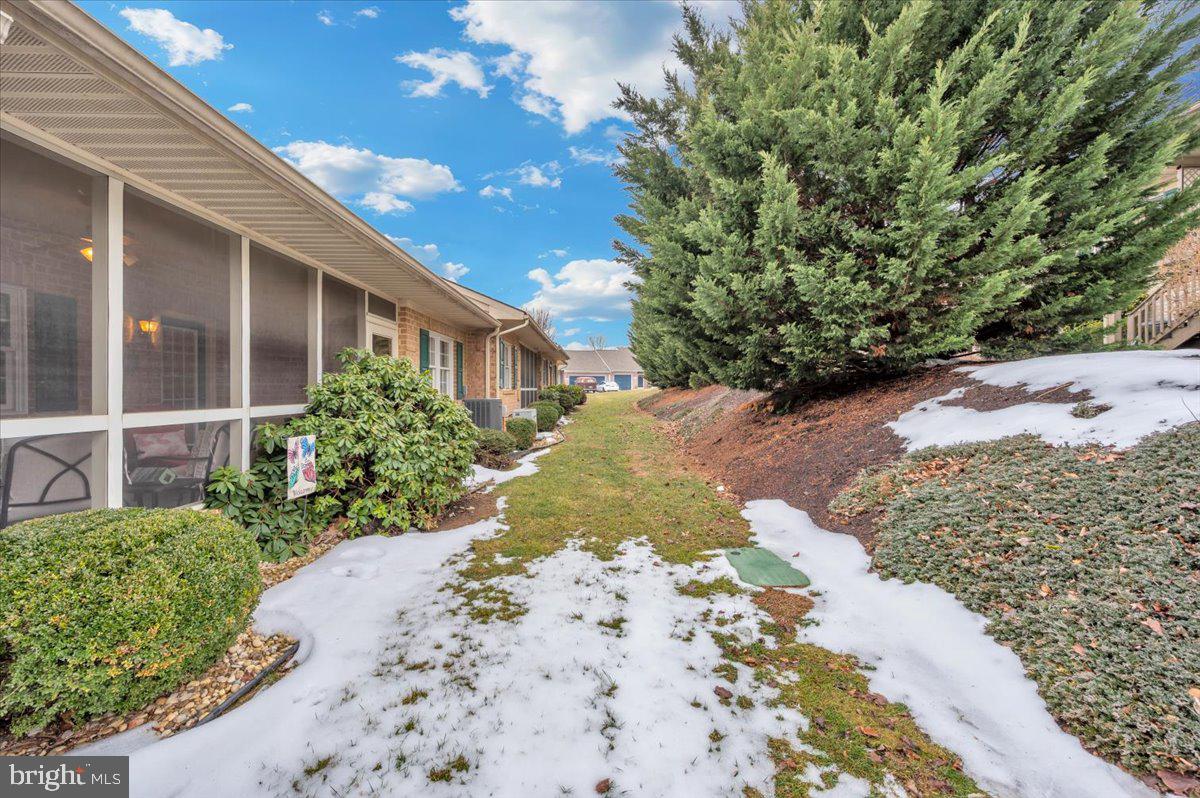 SUMMERLAND MANOR - Residential