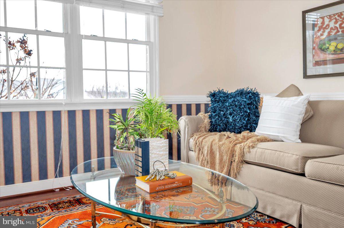 SUMMERLAND MANOR - Residential