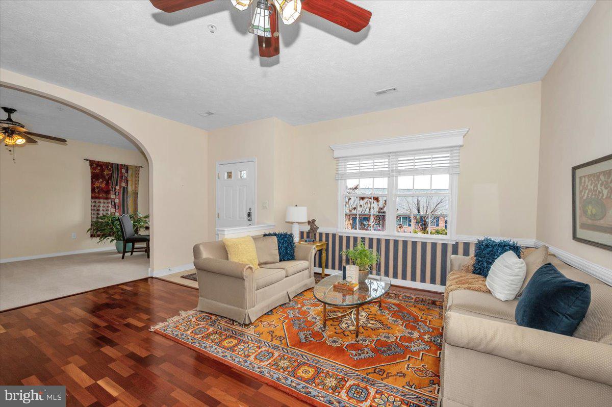 SUMMERLAND MANOR - Residential