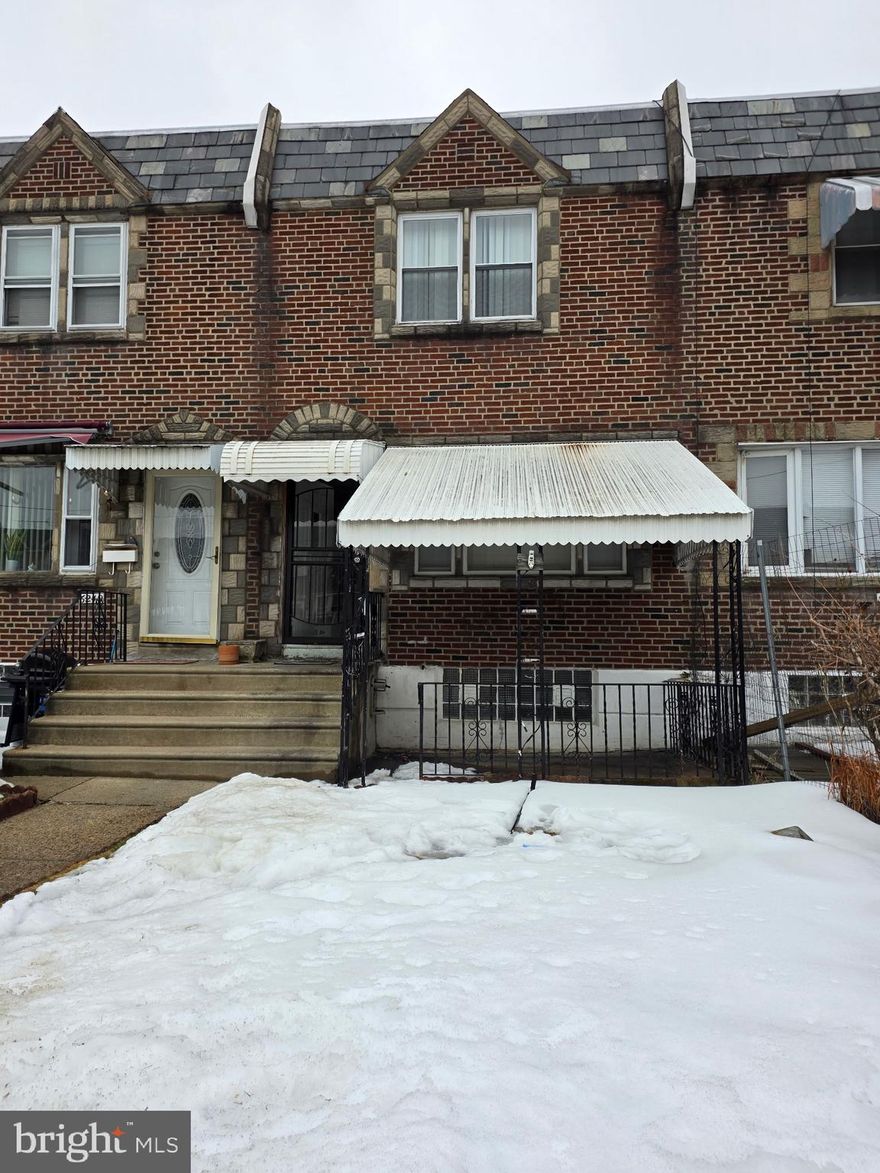 Nice property with C/A in good location. INVESTORS WELCOME. Property need  COMPLETE RENOVATION and being sold  strictly in AS-IS  condition. Seller will not to do any repairs or provide any warranty. Inspection is for Buyer's information only. Price reflect property condition.