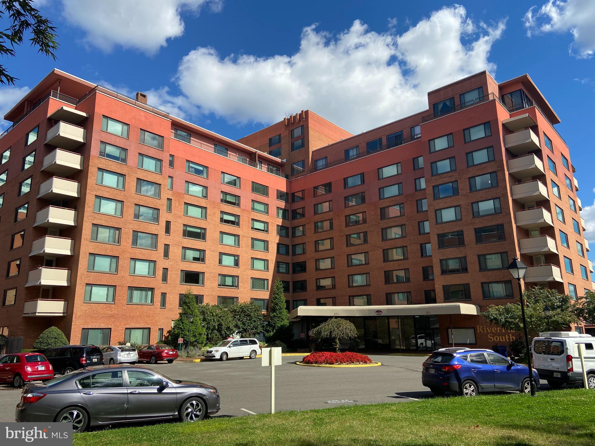 RIVER PLACE SOUTH - Residential Lease