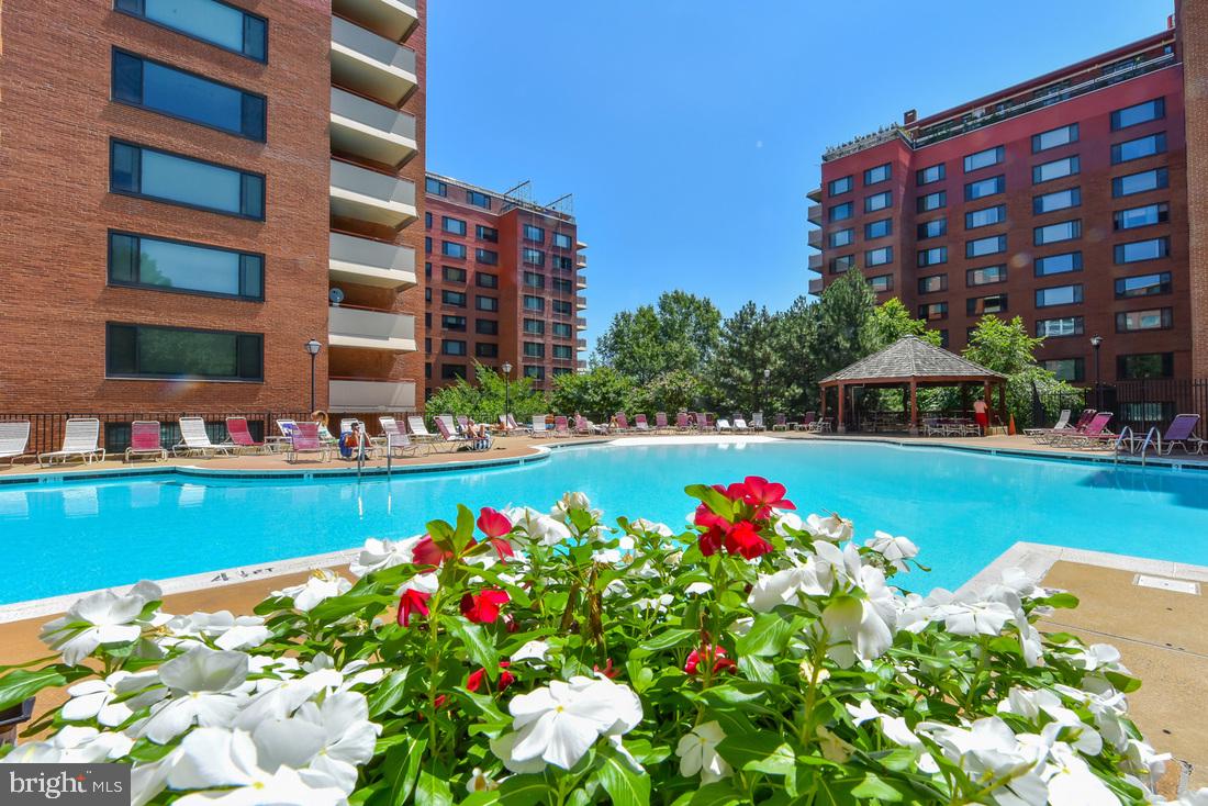 RIVER PLACE SOUTH - Residential Lease