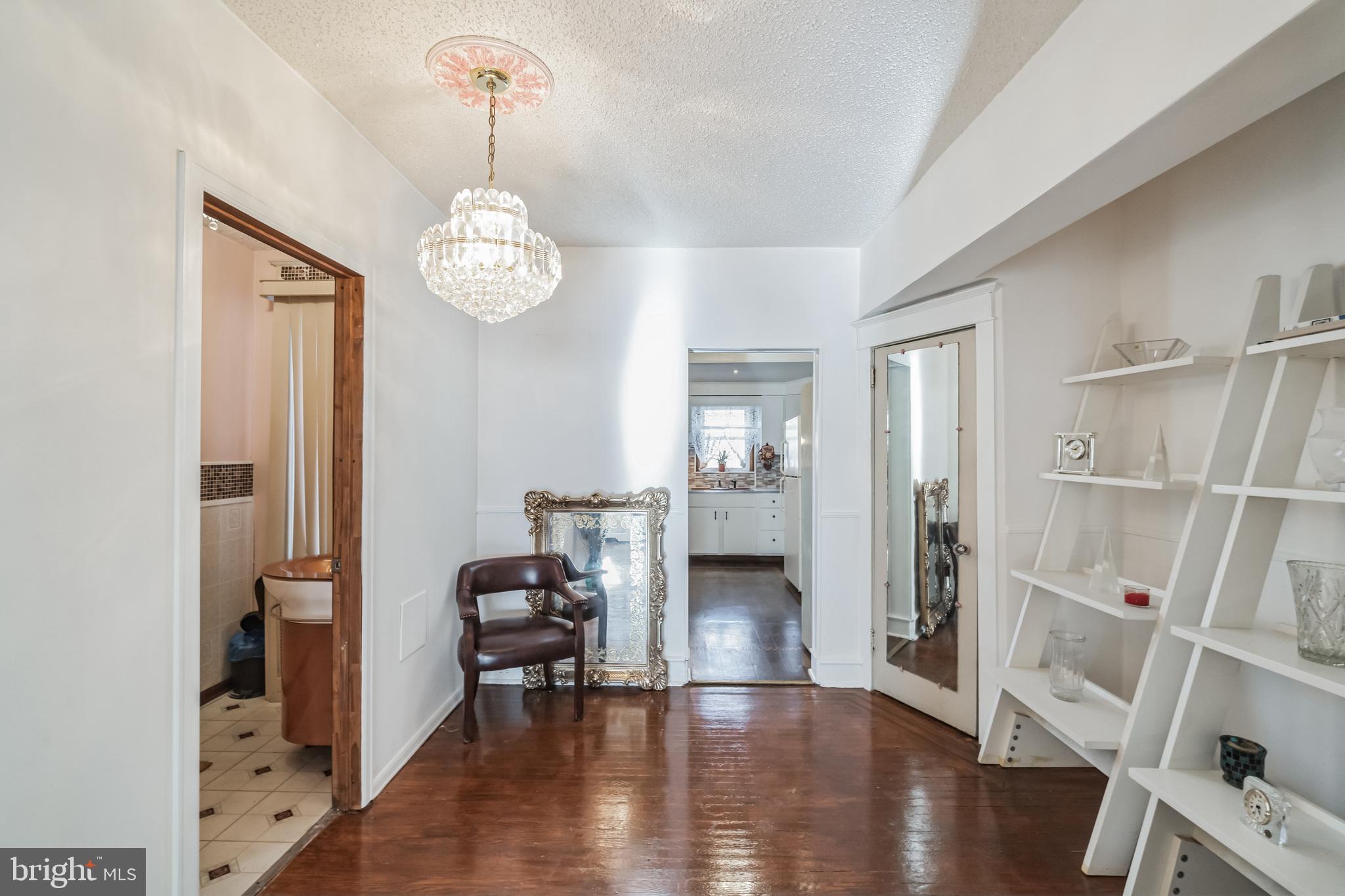 OXFORD CIRCLE - Residential