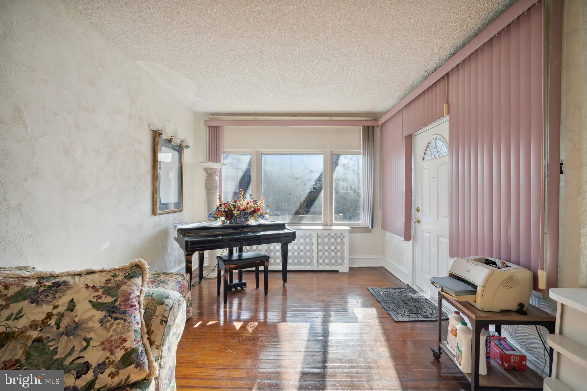 OXFORD CIRCLE - Residential