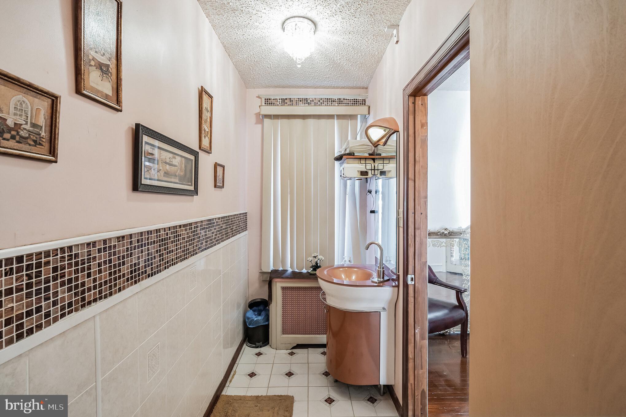 OXFORD CIRCLE - Residential