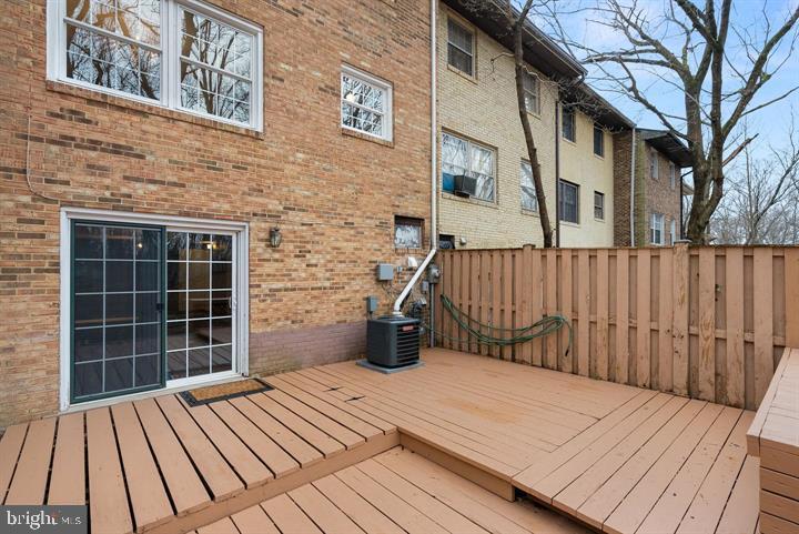 LONDON TOWNE - Residential