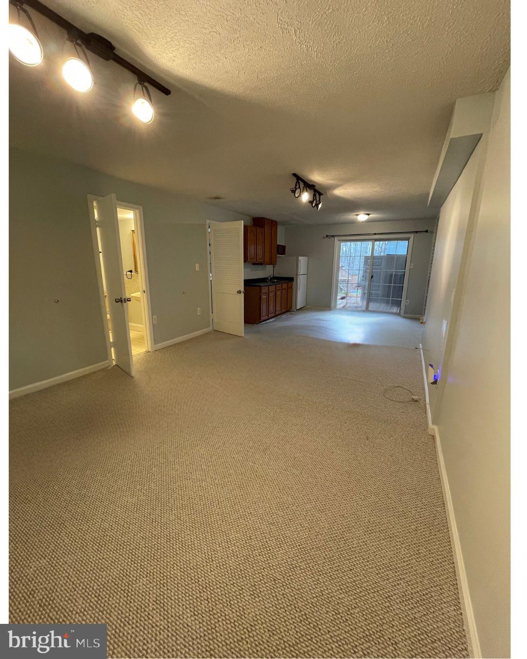 LONDON TOWNE - Residential