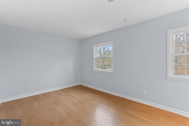 LONDON TOWNE - Residential