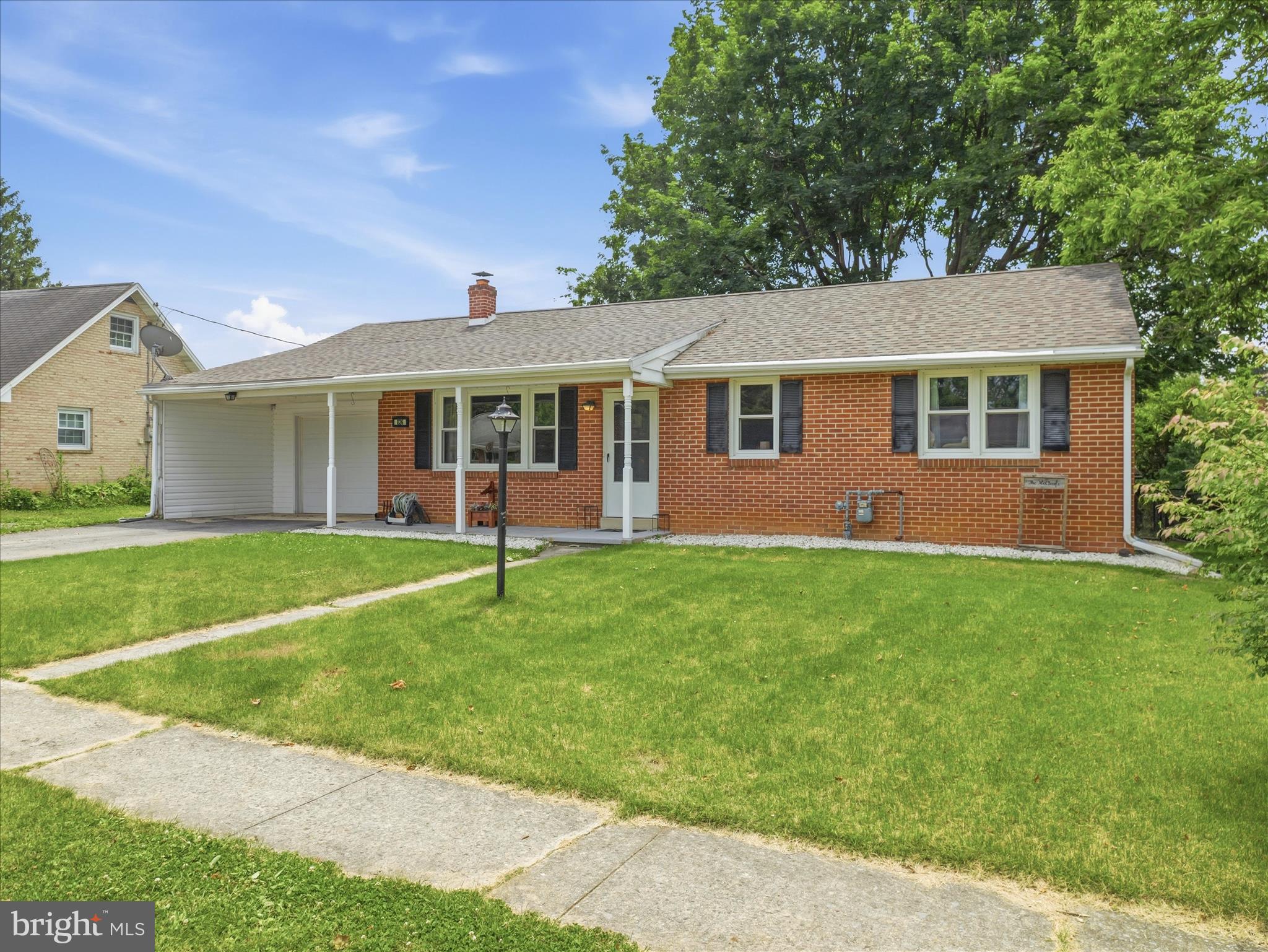 826 CRESCENT DRIVE