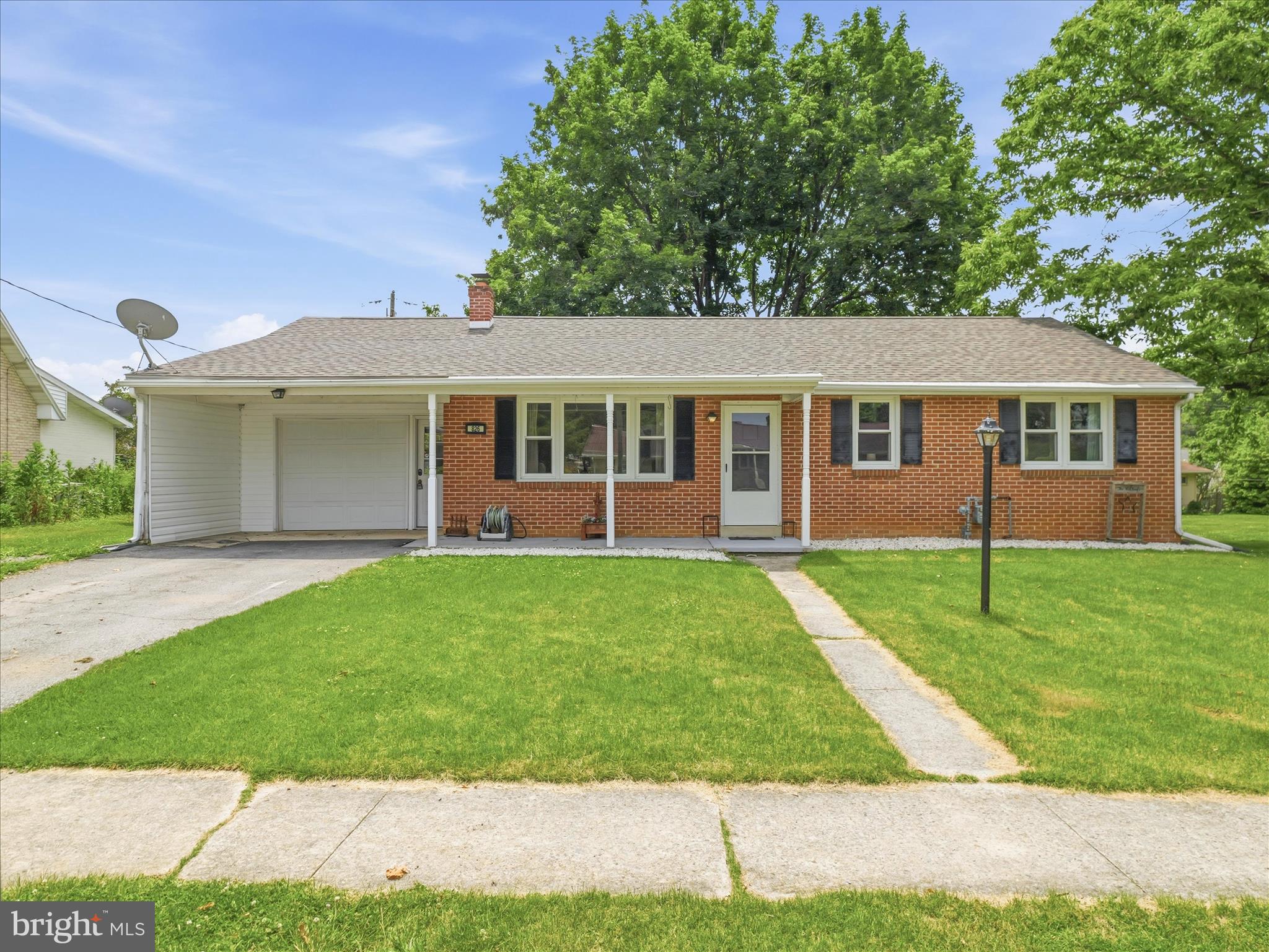 826 CRESCENT DRIVE