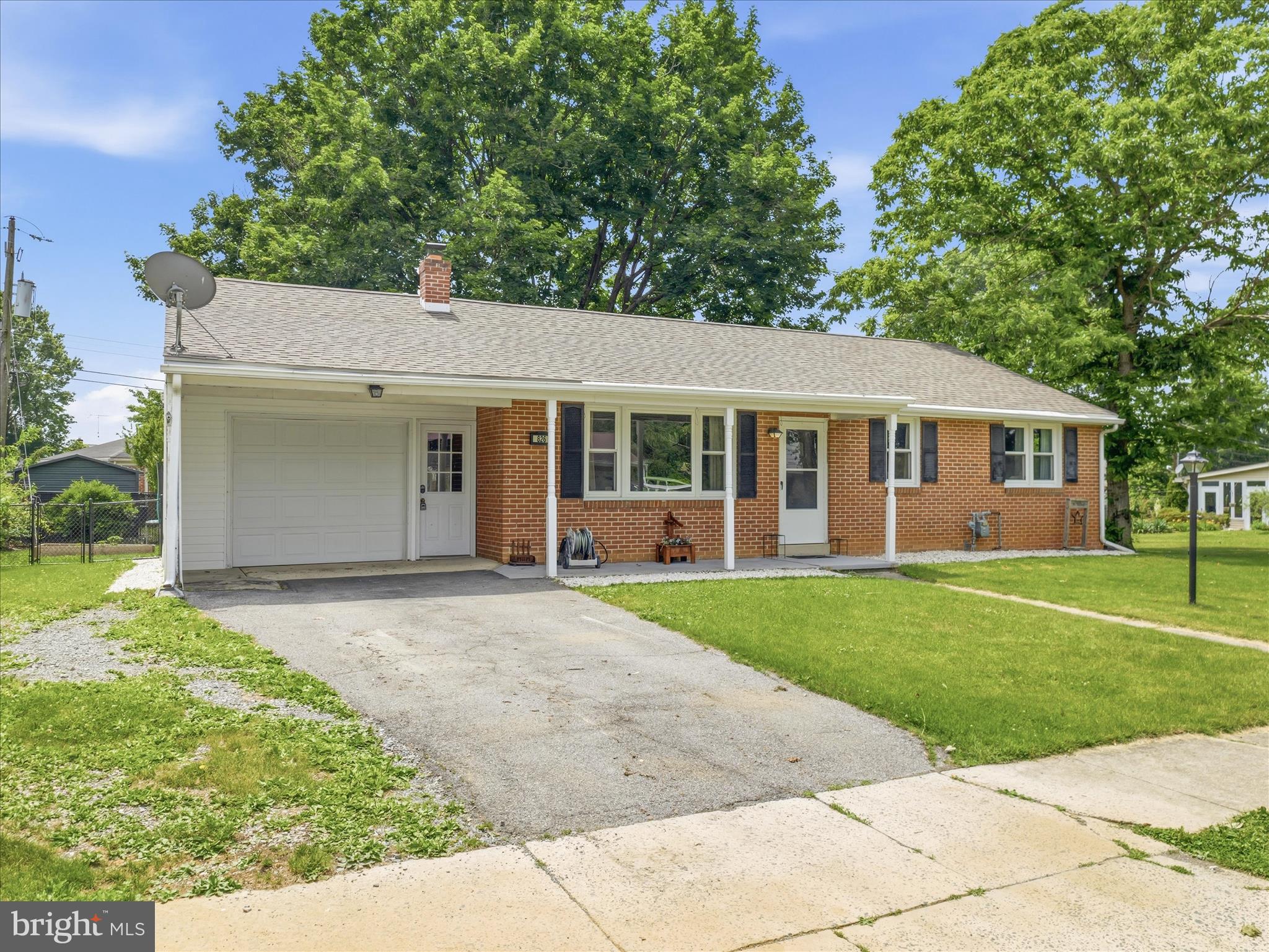 826 CRESCENT DRIVE