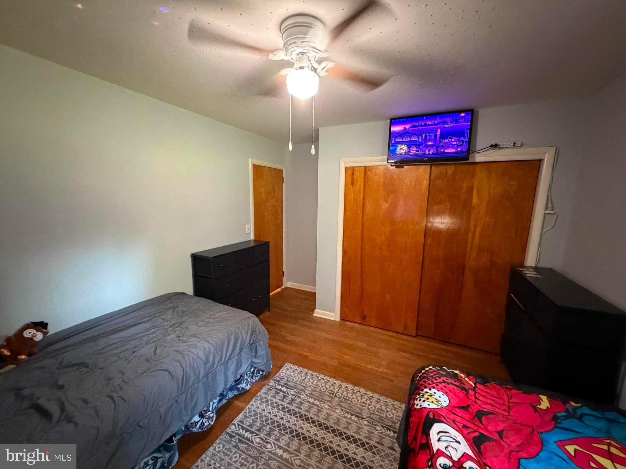 826 CRESCENT DRIVE
