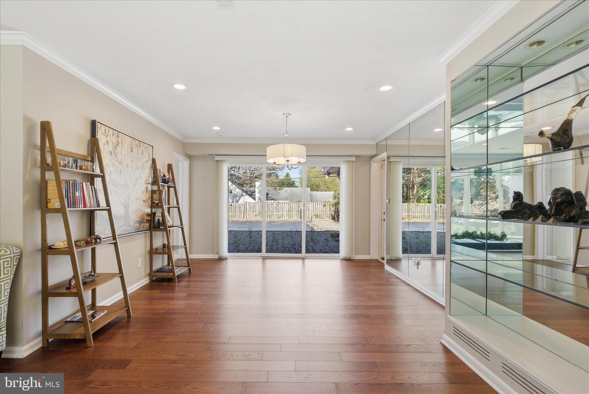 LONG MEADOW ESTATES - Residential