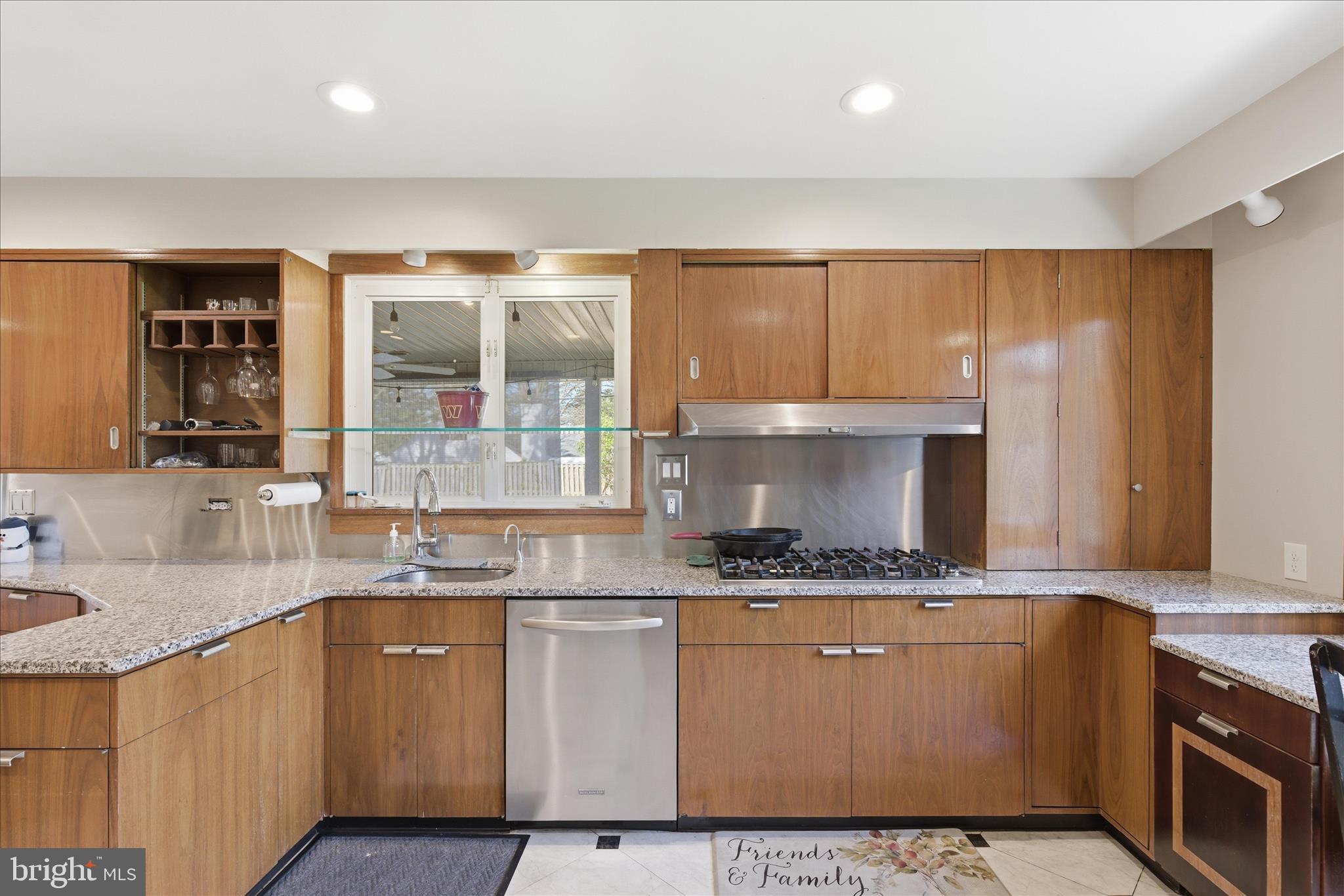 LONG MEADOW ESTATES - Residential