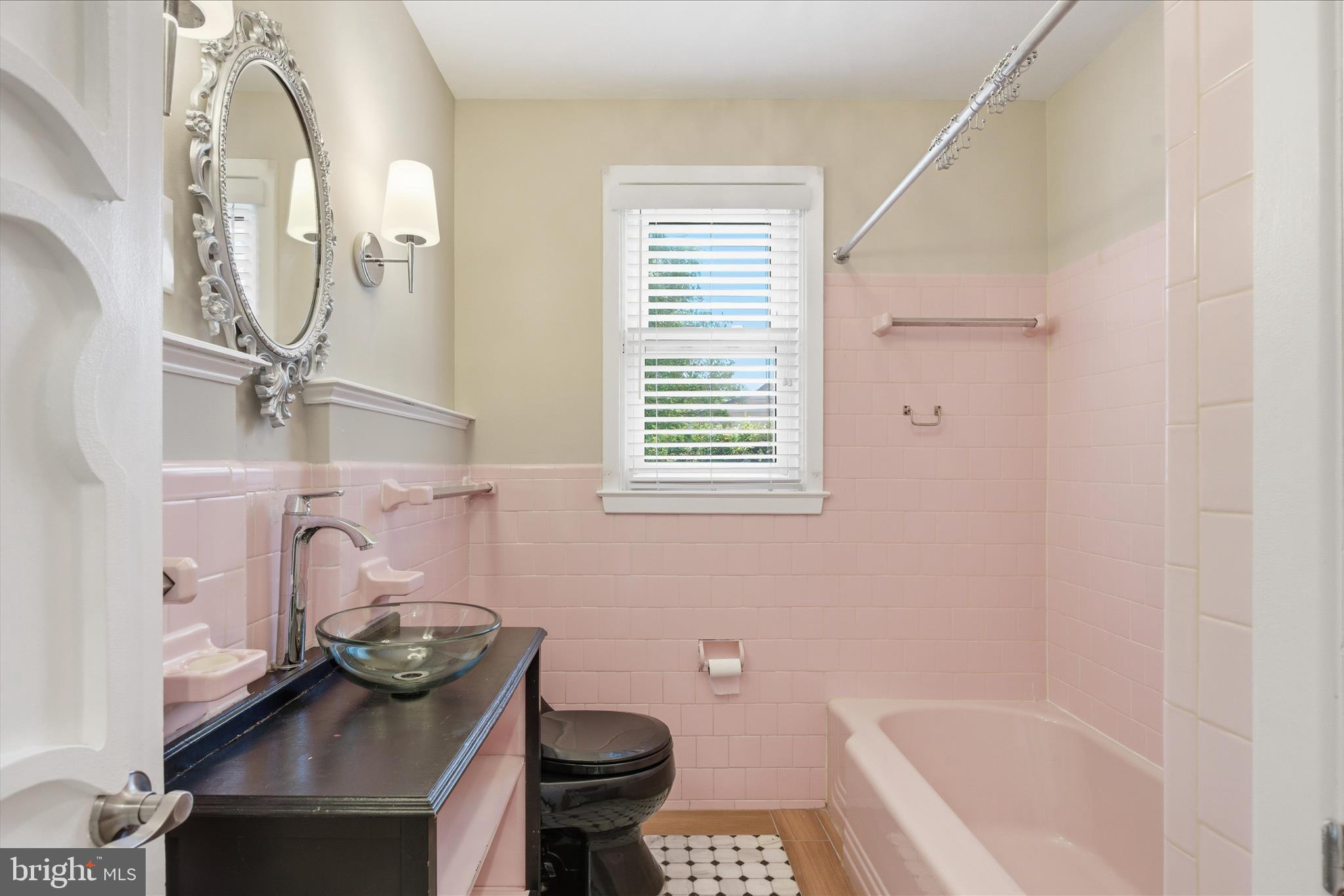 LONG MEADOW ESTATES - Residential