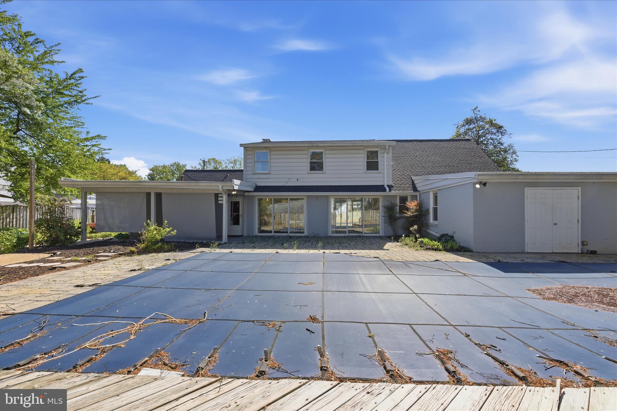 LONG MEADOW ESTATES - Residential