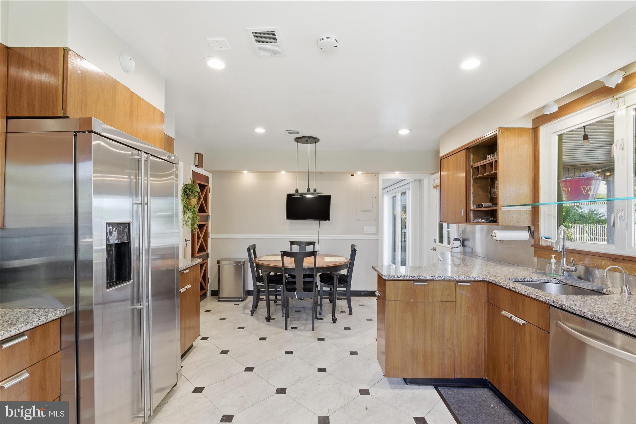 LONG MEADOW ESTATES - Residential