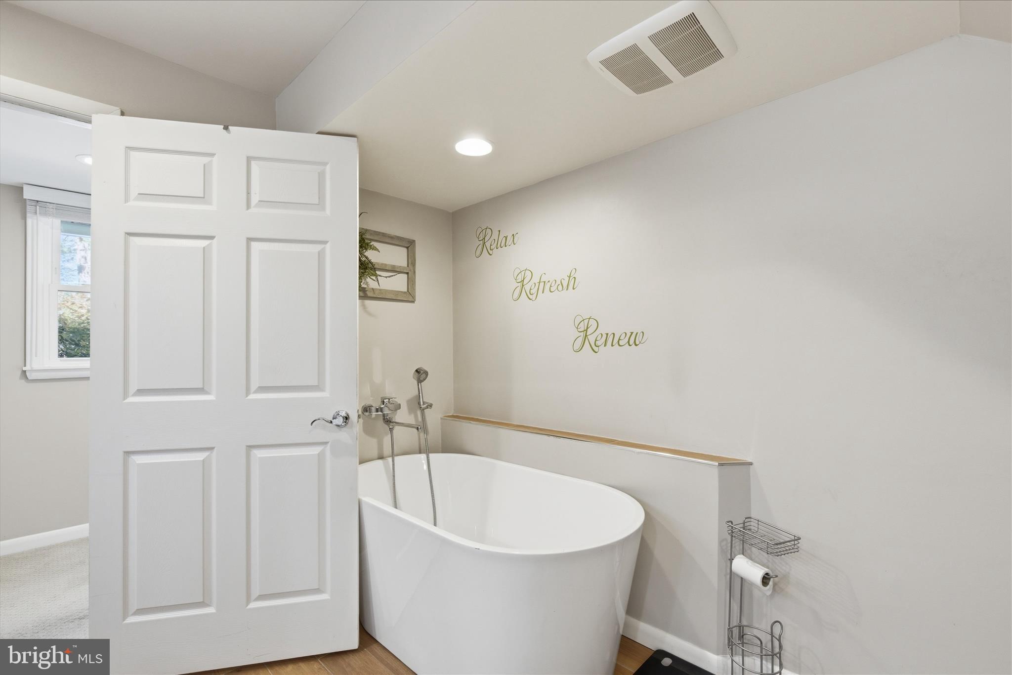 LONG MEADOW ESTATES - Residential