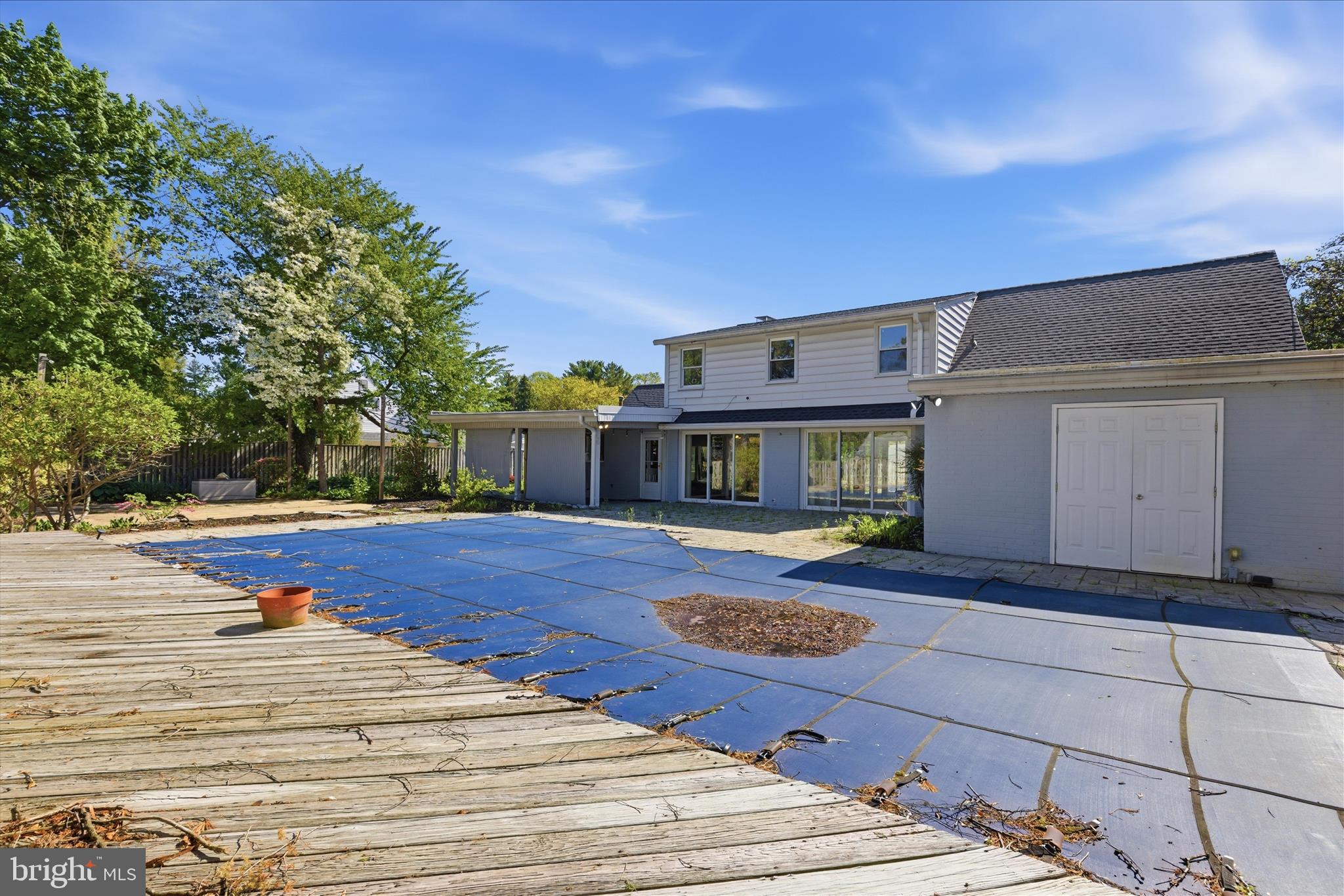 LONG MEADOW ESTATES - Residential