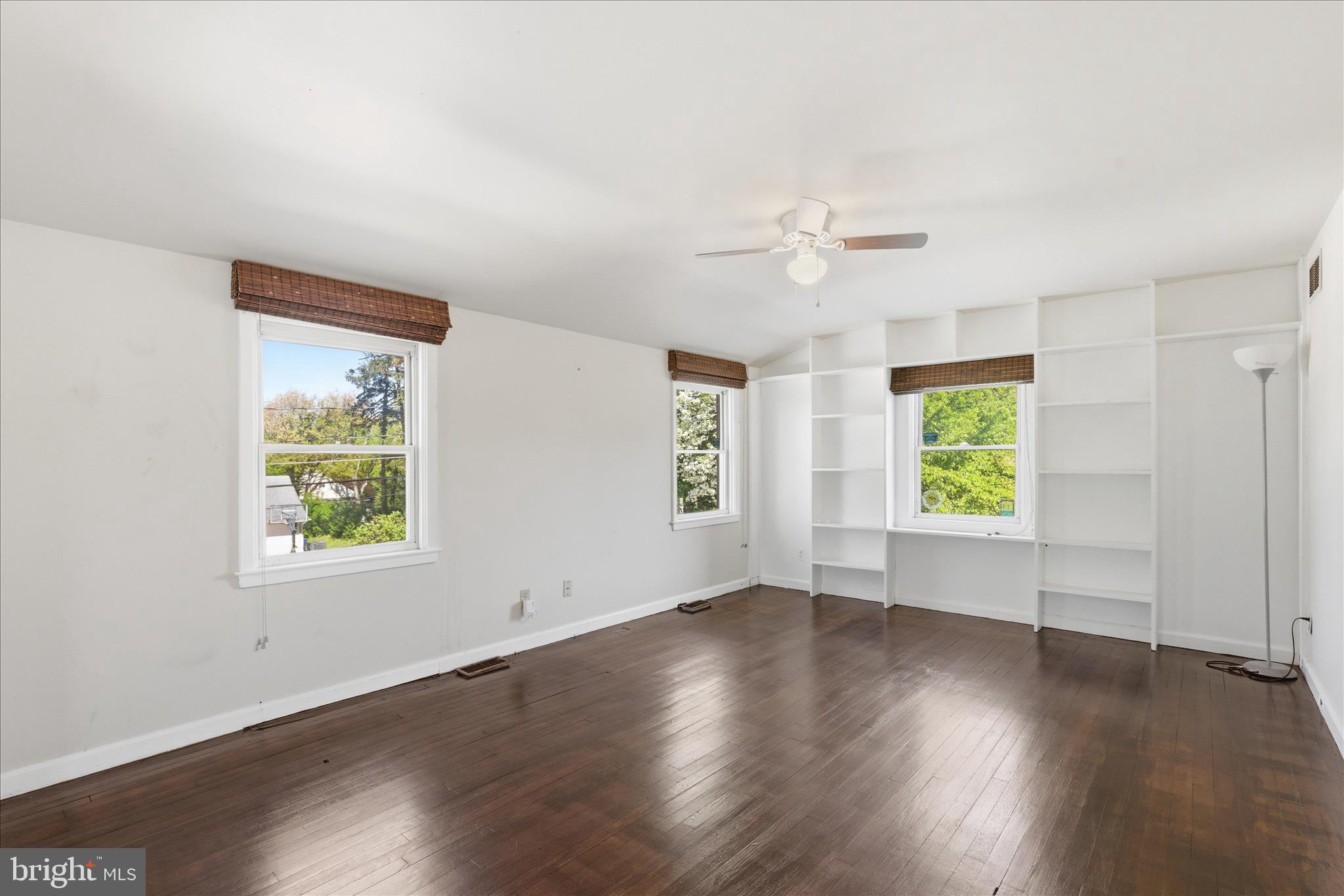 LONG MEADOW ESTATES - Residential