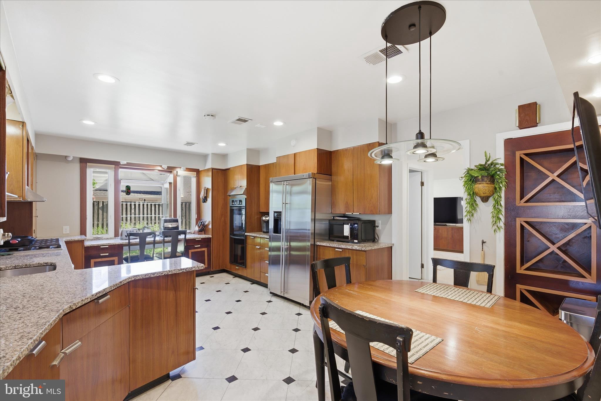 LONG MEADOW ESTATES - Residential