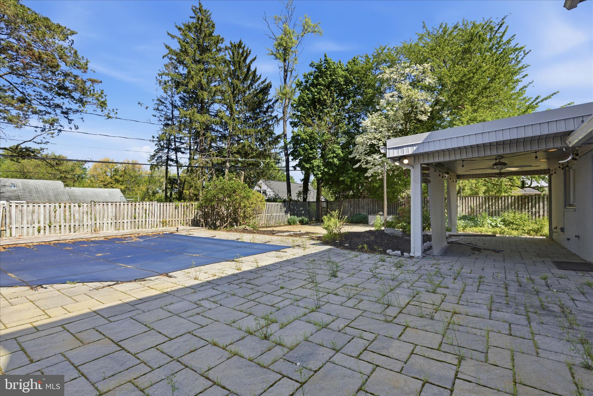 LONG MEADOW ESTATES - Residential