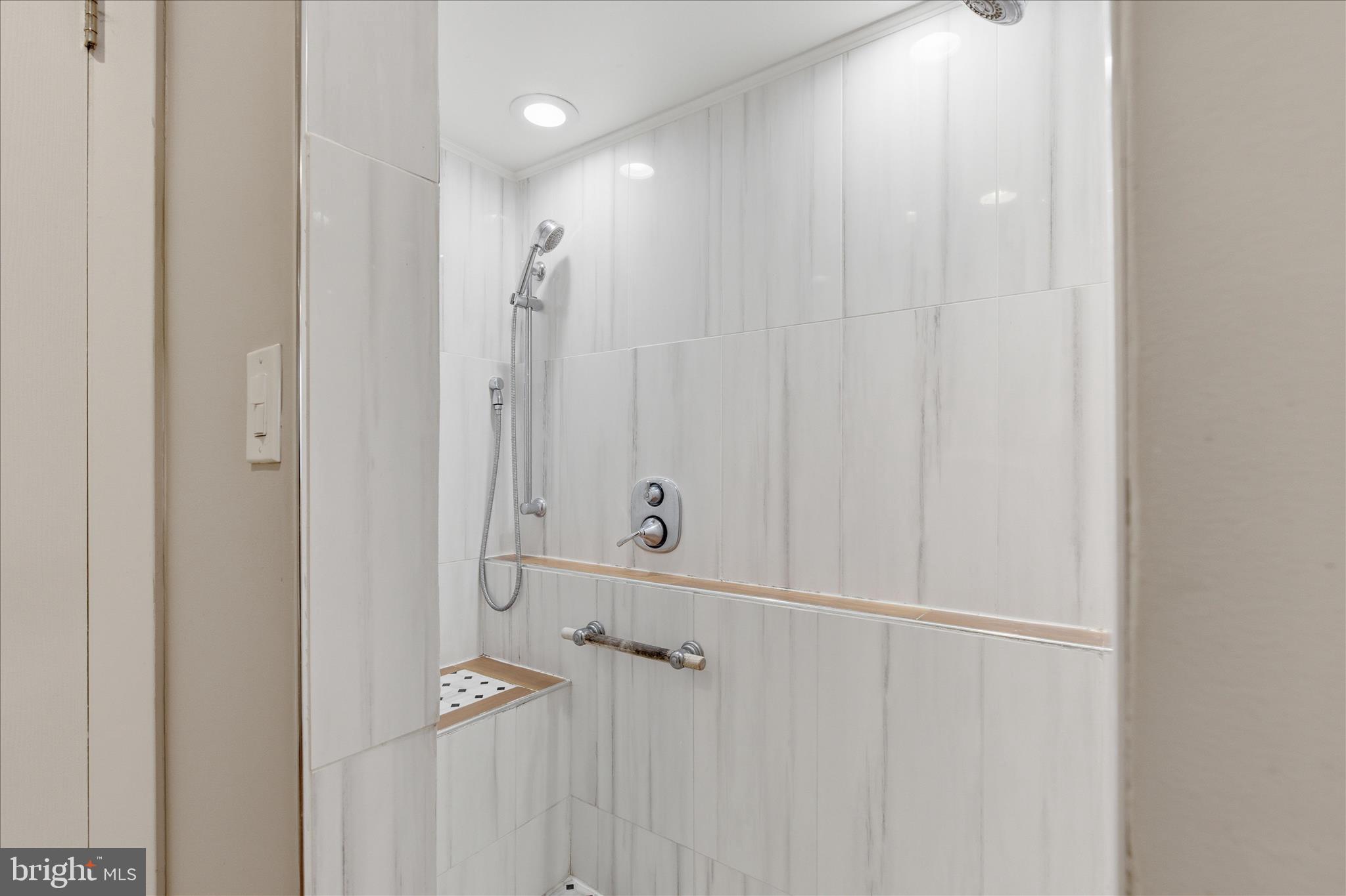 LONG MEADOW ESTATES - Residential