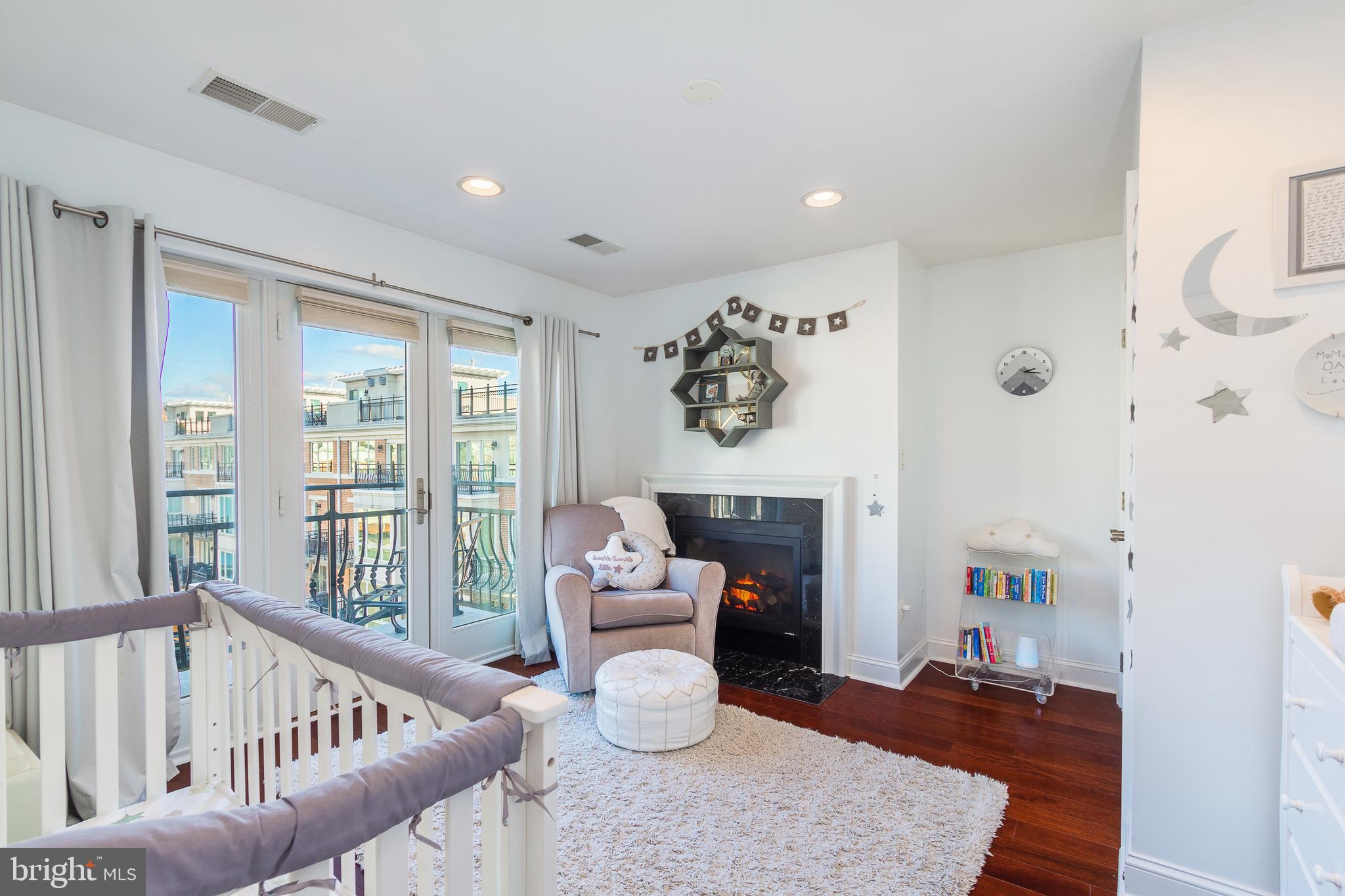 PIER HOMES AT HARBORVIEW - Residential Lease