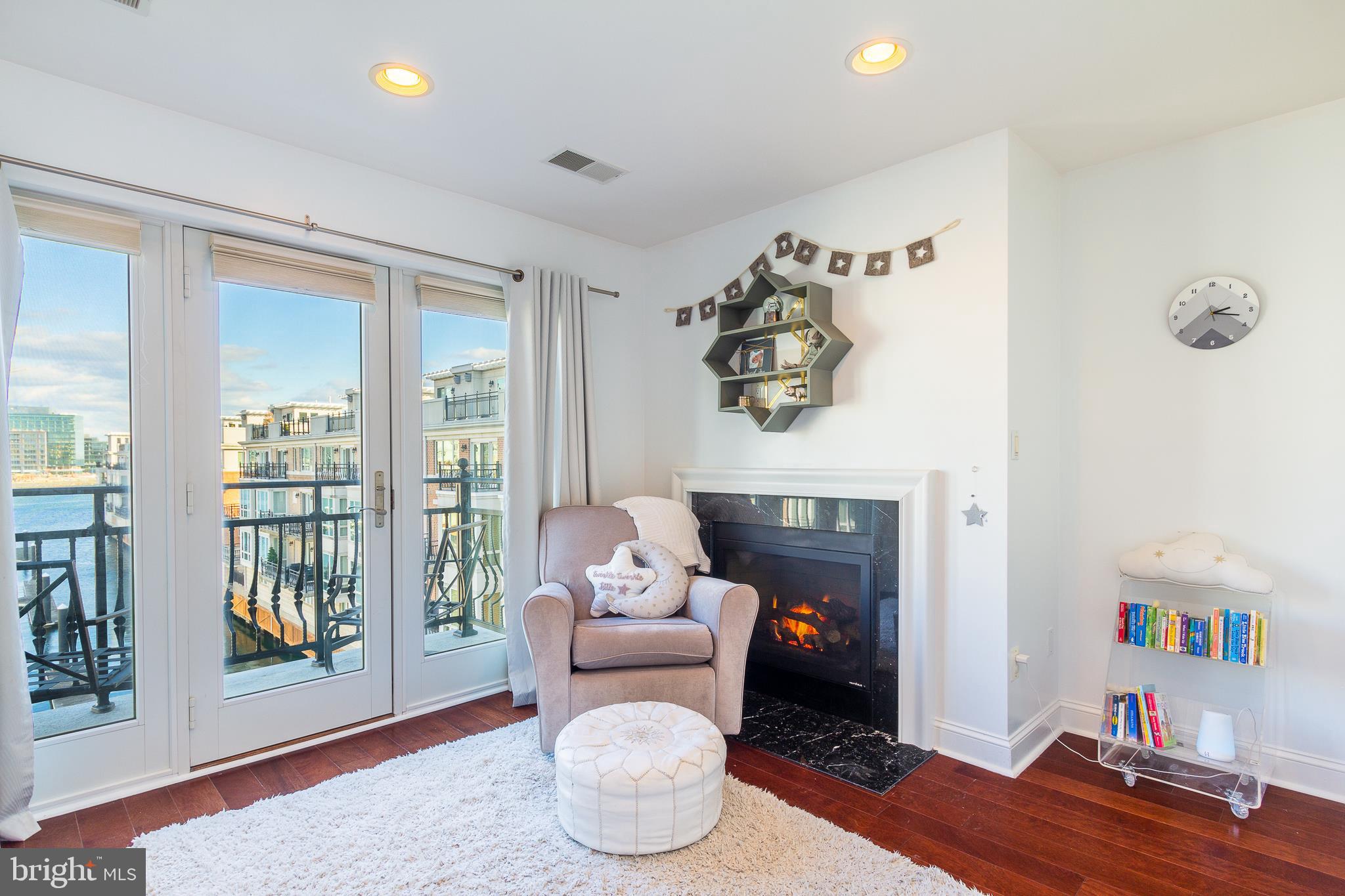 PIER HOMES AT HARBORVIEW - Residential Lease