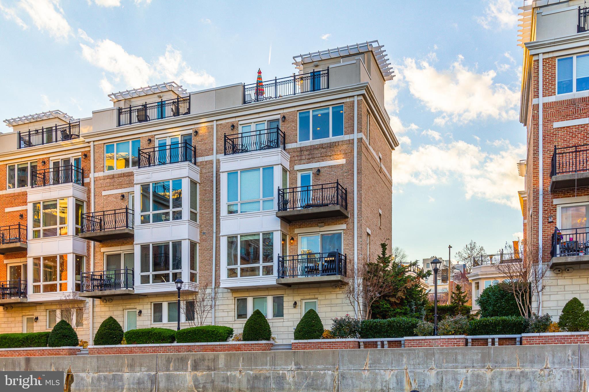 PIER HOMES AT HARBORVIEW - Residential Lease