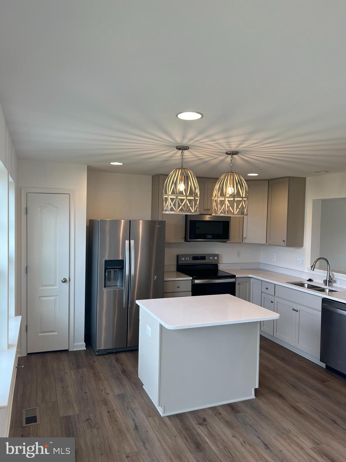 OVERLOOK AT RIVERSIDE TOWNHOMES - Residential Lease