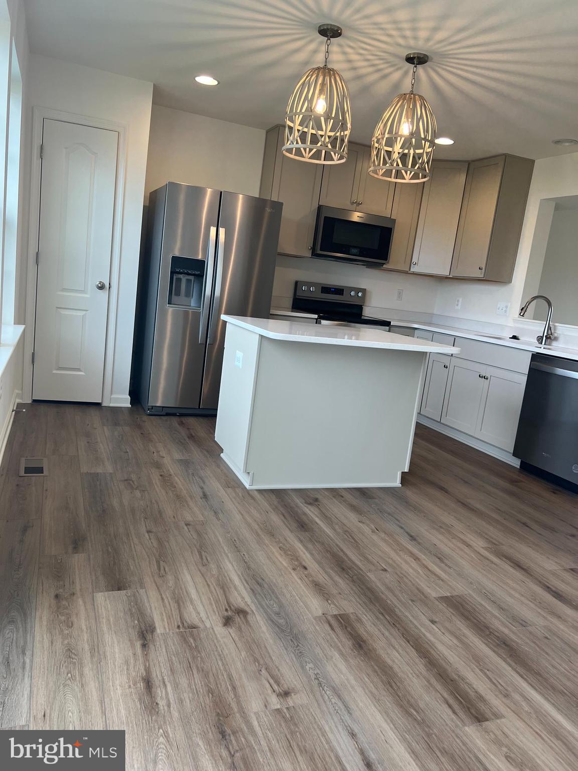 OVERLOOK AT RIVERSIDE TOWNHOMES - Residential Lease