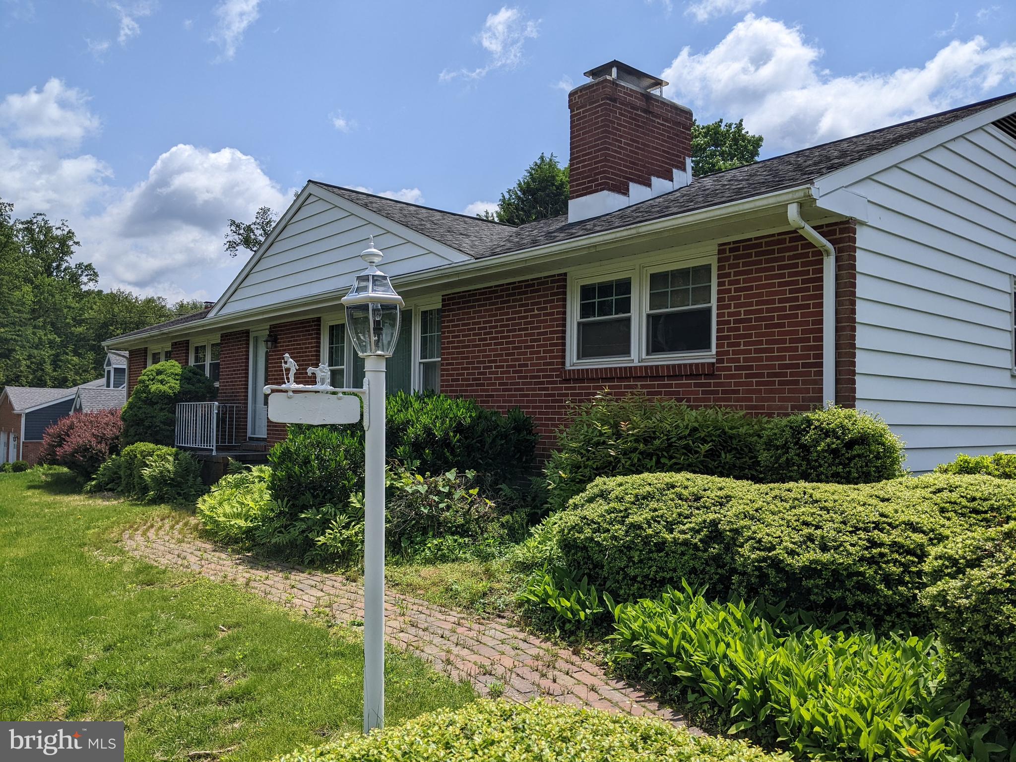 22 MOUNT AIRY DRIVE