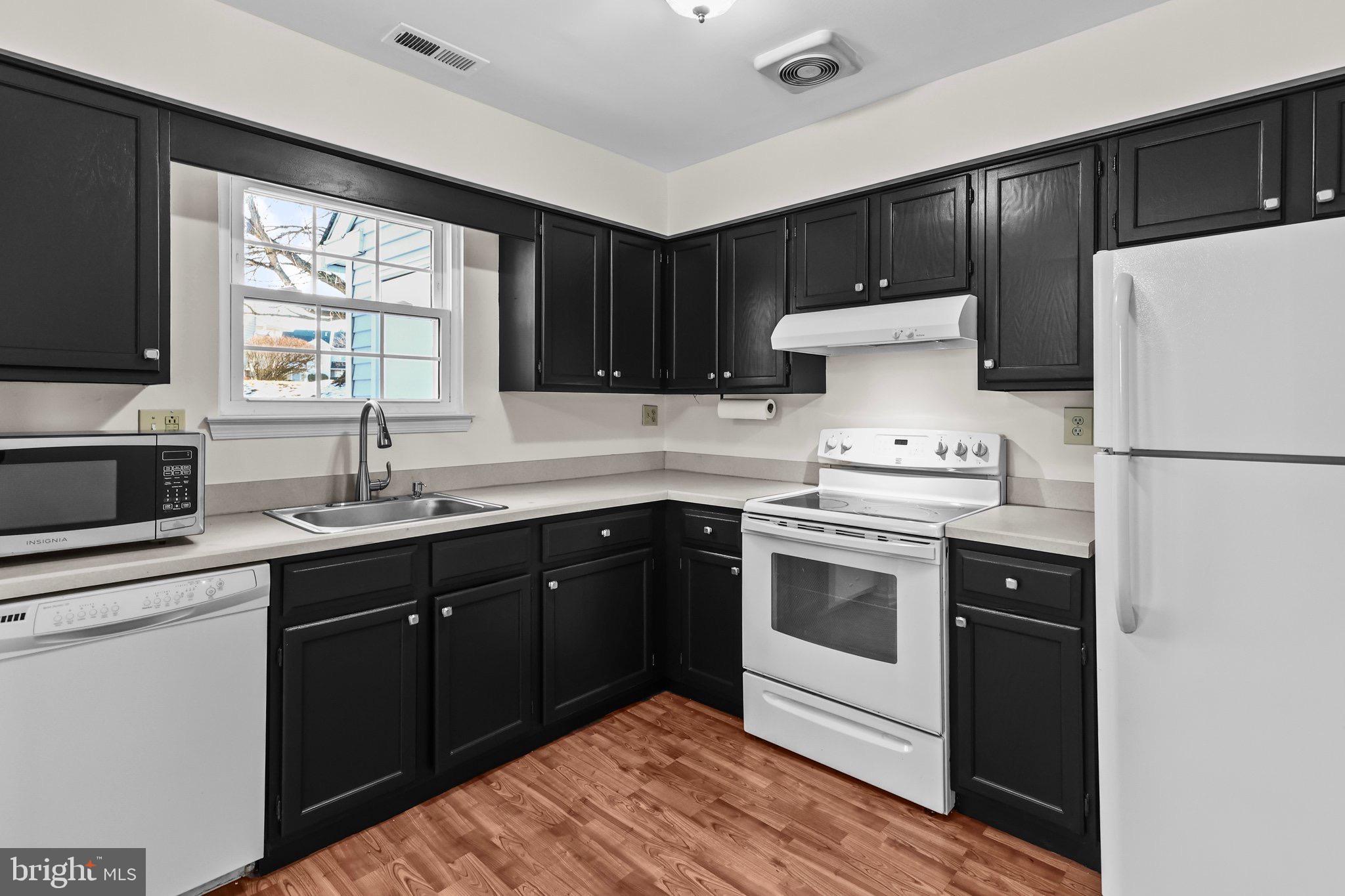 COUNTRY BEND - Residential Lease