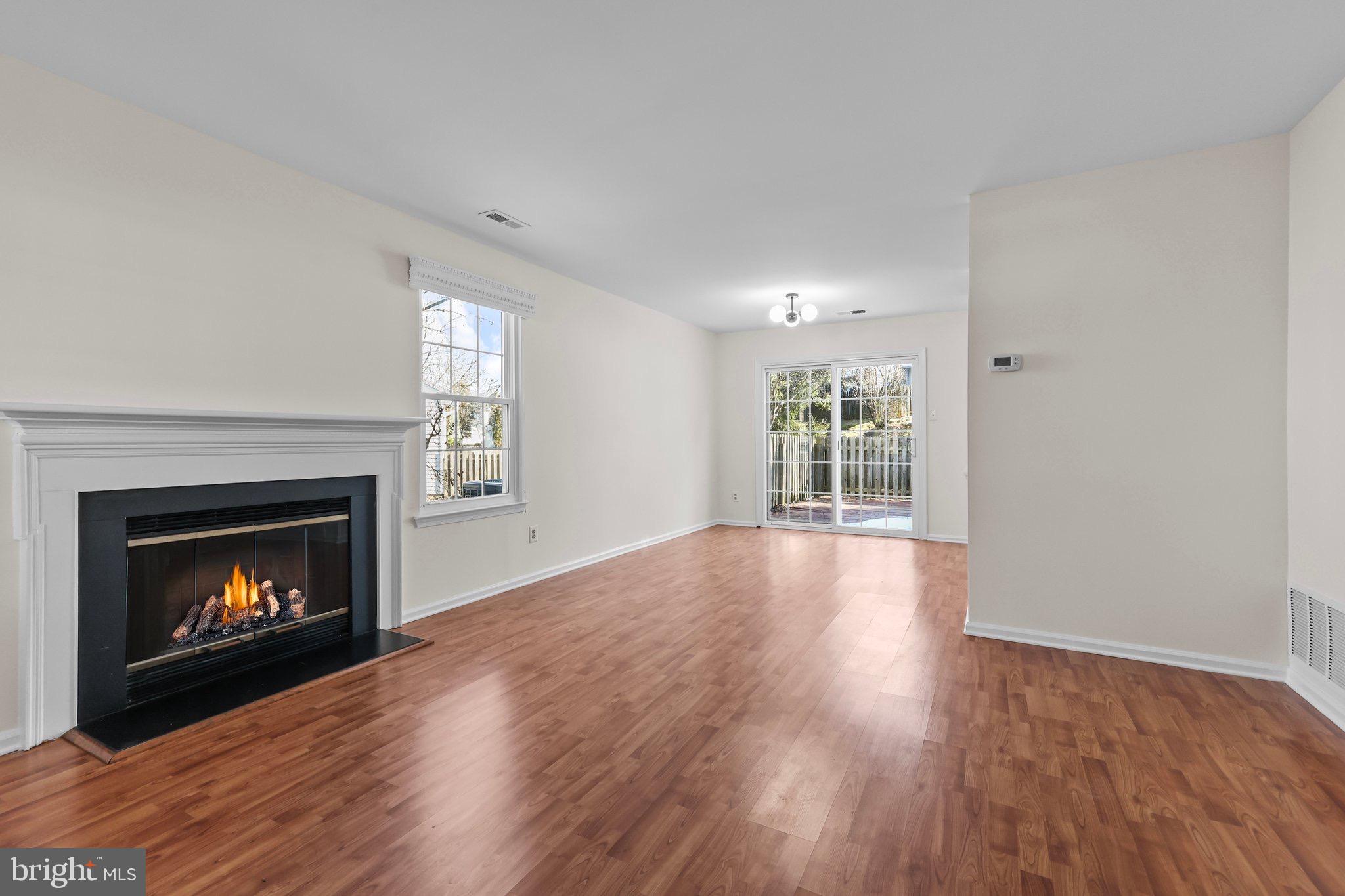 COUNTRY BEND - Residential Lease